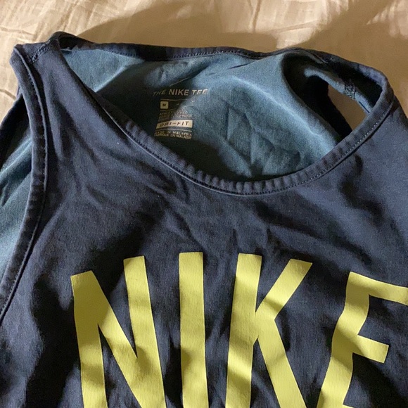 Nike tank top size medium - Picture 2 of 3
